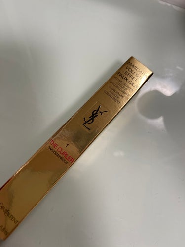 皆さんこんにちは今回紹介するのはYVES SAINT LAURENT BEAUTE マスカラ ヴォリューム エフォシル カーラー SPですこちらは一緒にお買い物行った友達からもらいました！ありがとうござ