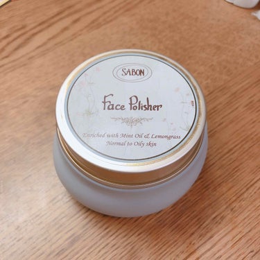 SABON の フェイスポリッシャー

スクラブが入っているため刺激が強いので、1日1回までと店員さんにお聞きしたので大体夜の洗顔に使ってます

すぐ洗い流すのではなく1、2分置くと更にもっちりとなるの