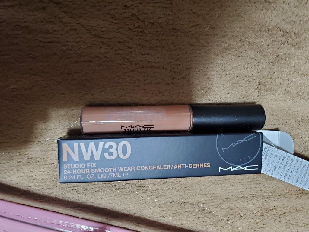 M・A・C スタジオフィックススムースウェアコンシーラーのクチコミ「コンシーラです。
パレットタイプも使いますがこっちは大きい範囲をカバーするのに使います。..」（1枚目）