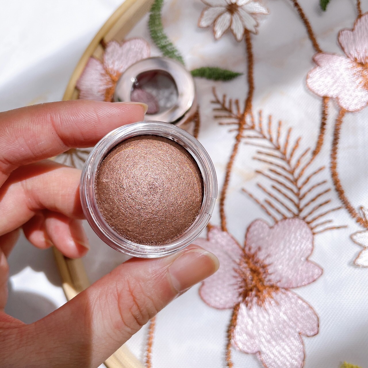 アイグロウジェム スキンシャドウ/DECORTÉ/ジェル・クリームアイシャドウを使ったクチコミ（2枚目）