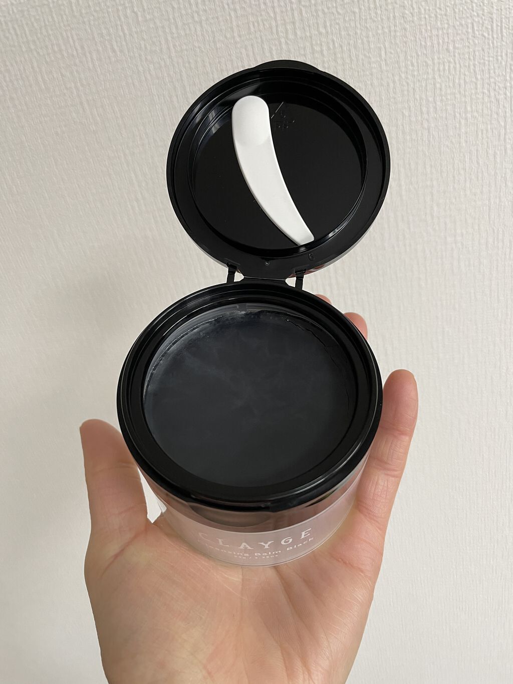 

こんにちは。

LIPSを通してCLAYGEさんからクレンジングバームブラックをいただきましたのでレビューしていきたいと思います。

こちらのクレンジングバームはメイクオフだけでなく毛穴汚れや黒ずみまでケアしてくれる代物です。

シトラ