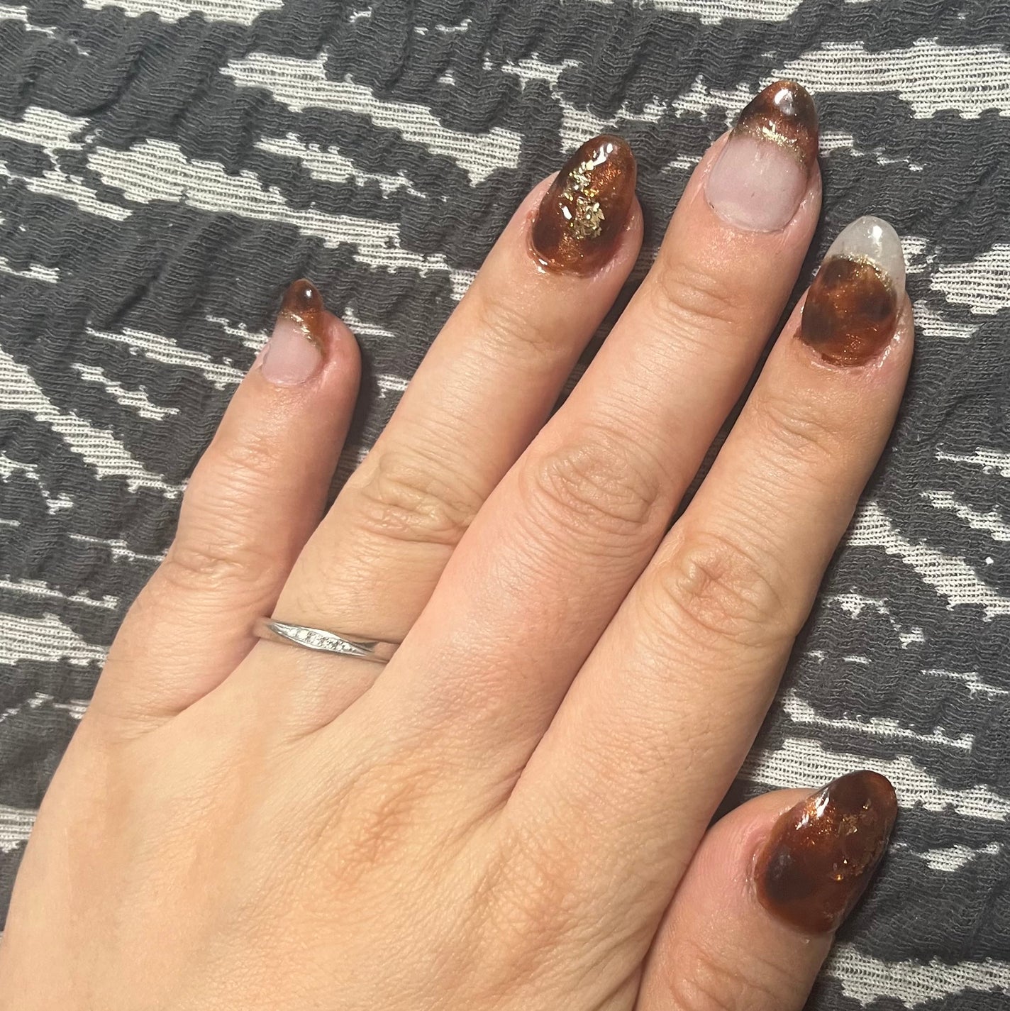 さゆとむ on LIPS 「ネイル記録💅今回は秋ネイルということでべっ甲ネイルにチャレンジ..」(1枚目)