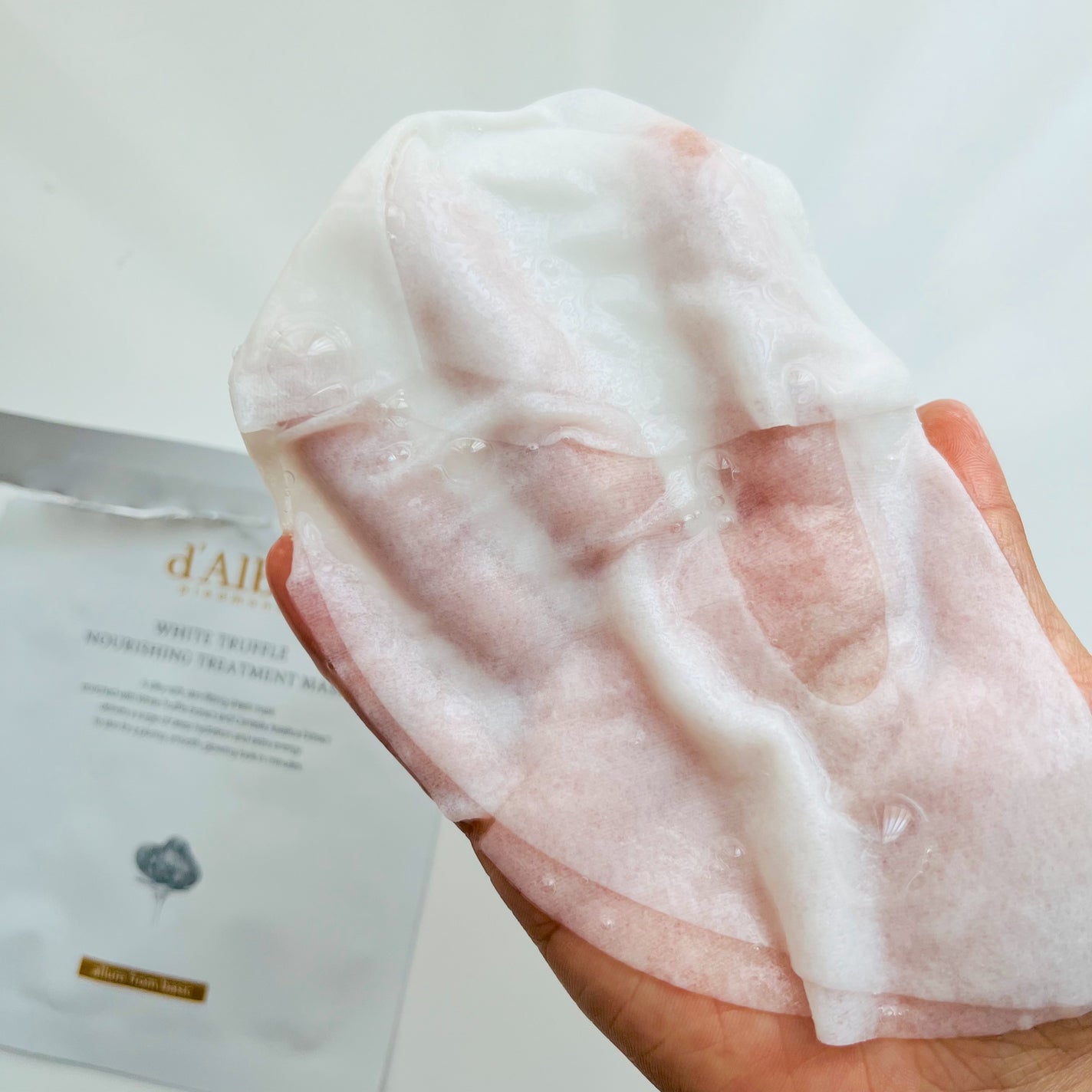 ホワイトトリュフナリシングトリートメントマスク/ダルバ/シートマスク・パックを使ったクチコミ(3枚目)