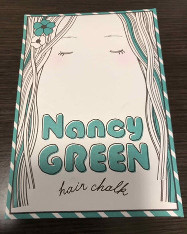 同じ商品でも色によって発色に差があると思いますが、
私が購入した「ナンシーグリーン」は、
ほぼ黒に近い茶色の毛髪にはほとんど発色しません。

感覚的にはワカメみたいな…ほぼ黒の深緑になる、って感じでしょ