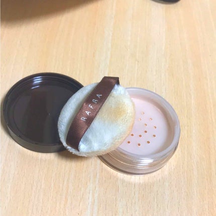 RAFRA ナチュラルベースパウダーのクチコミ「RAFRA パーフェクトゲルカラー
→
毛穴が気になる方へって書いてあったので買いました。笑 .....」(3枚目)