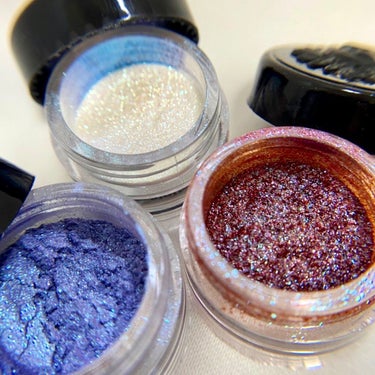 sigilinspired
Eyeshadows

通称ロシアのヤバい粉。

今回購入したのは下記カラー
ロシアから遥々来てくれました…♡


3枚目上から
①Saltwater Quirk - the