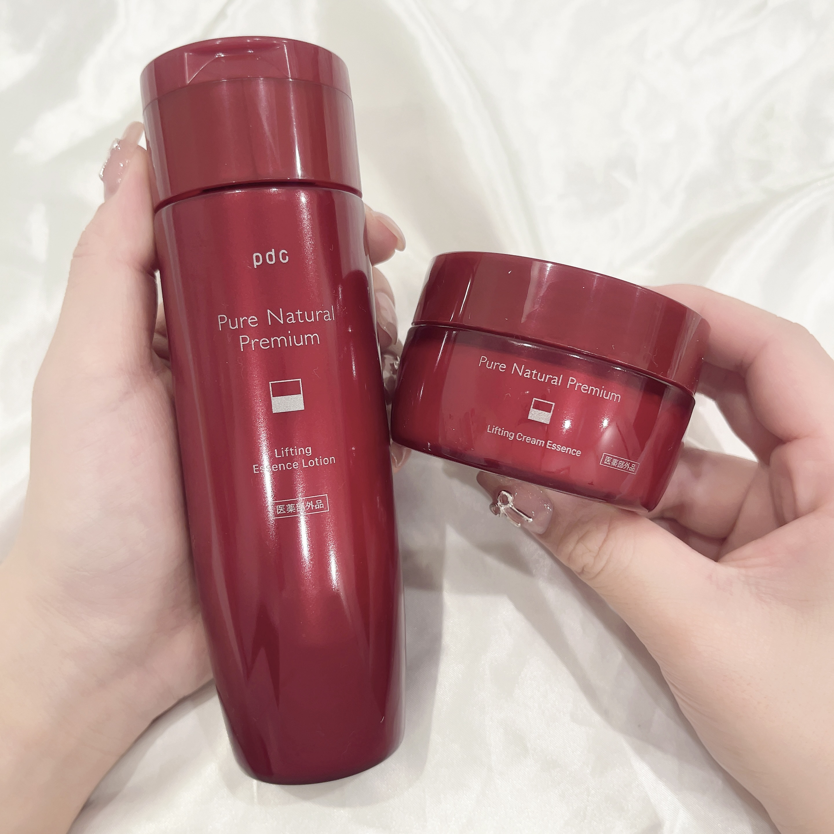 ＼時短なのに丁寧ケア／

୨୧┈┈┈┈┈┈┈┈┈┈┈┈┈┈┈┈┈୨୧

pdc
ピュア　ナチュラル　プレミアム　リフティング
エッセンスローション
クリームエッセンス

エッセンスローション・・・化粧水+乳液
クリームエッセンス・・・美容液