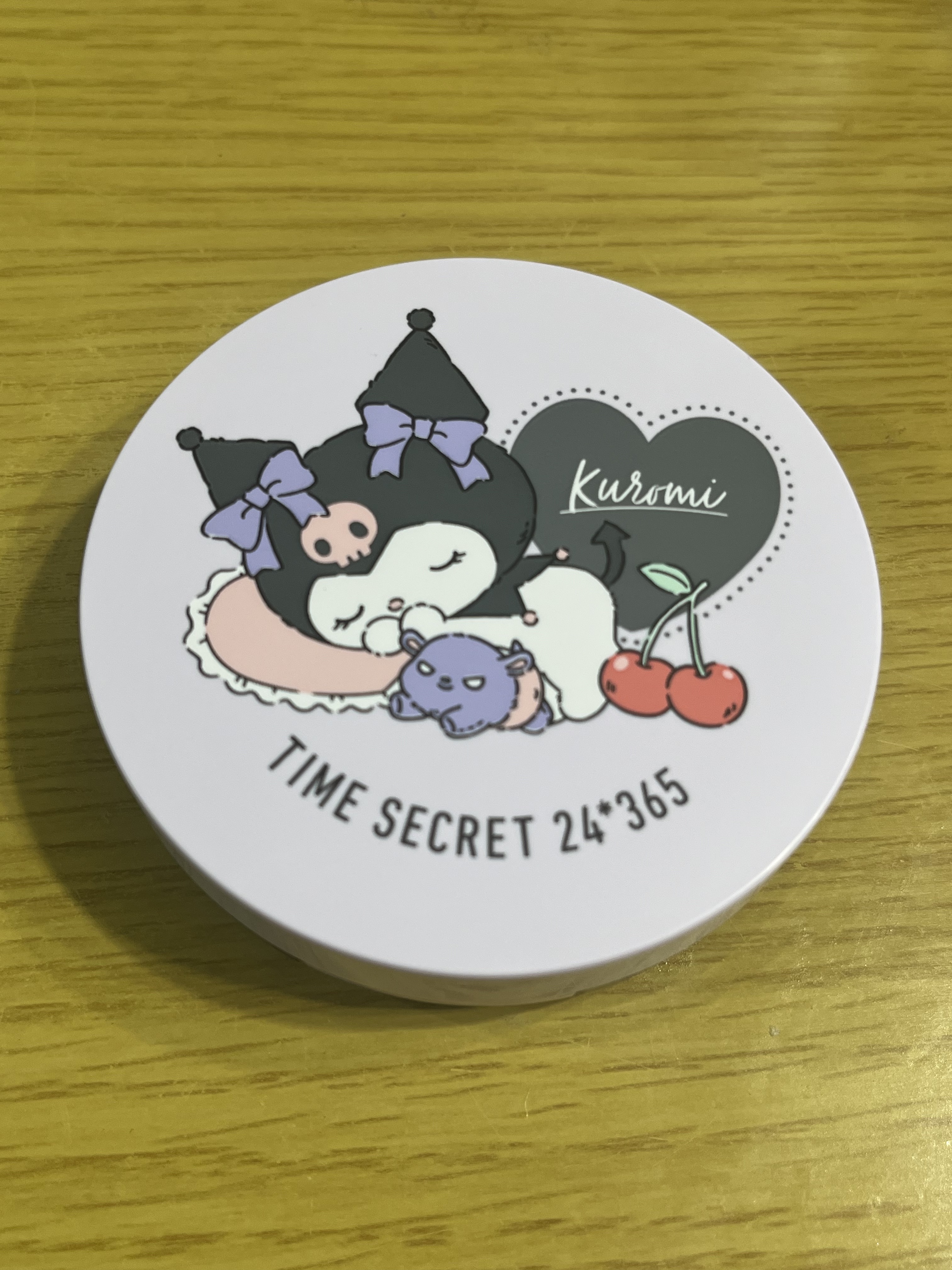 ミネラル 薬用プレストパウダー ミディアムオークル（サンリオクロミデザイン）/TIME SECRET/プレストパウダーを使ったクチコミ（2枚目）