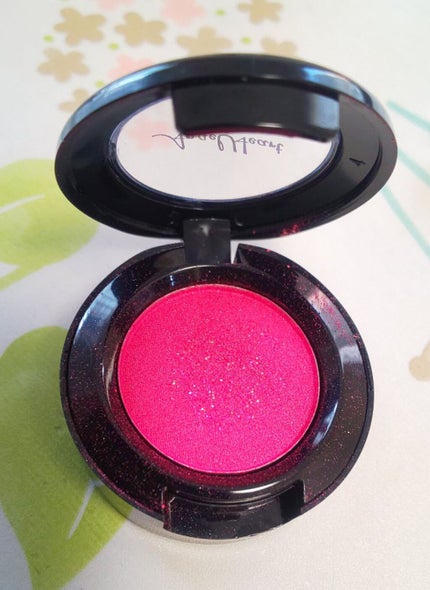 エンジェル ハート アイカラーズ 20 ネオンピンク(★3D・ホログラム・ラメ)/エンジェルハート/単色アイシャドウを使ったクチコミ(2枚目)