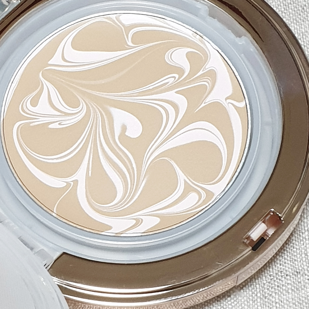 エッセンス カバー パクト モイスチャー/AGE20’s/リキッドファンデーションを使ったクチコミ（1枚目）