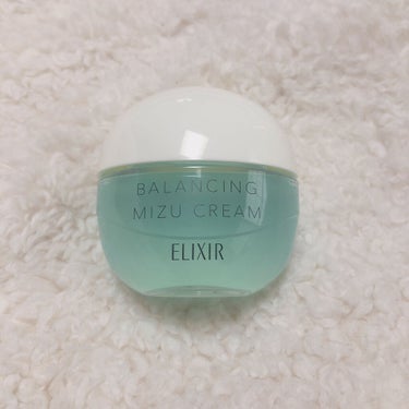 ELIXIR
ルフレ バランシング水クリーム

¥1,980(税込)




手に取った時は
もっちりしたテクスチャーなのに

肌に伸ばすとすーっと浸透する
サラサラタイプのジェル。

(不思議な感覚…