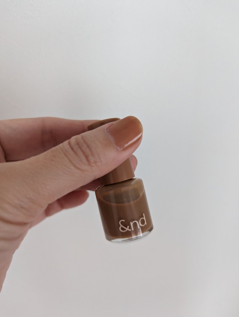 アンドバイロムアンド　グラッシードロップネイル BE01 キャラメル/&nd by rom&nd/マニキュアを使ったクチコミ（2枚目）
