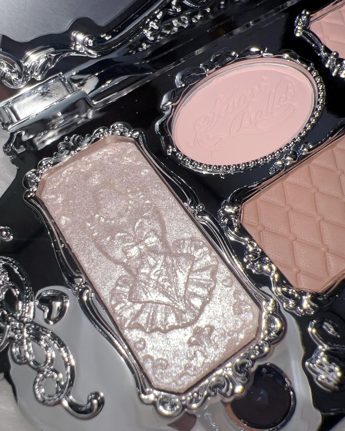 フラワーノーズスワンバレエシリーズ アイシャドウパレット/FlowerKnows/アイシャドウパレットを使ったクチコミ(4枚目)