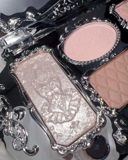 フラワーノーズスワンバレエシリーズ アイシャドウパレット/FlowerKnows/アイシャドウパレットを使ったクチコミ(4枚目)