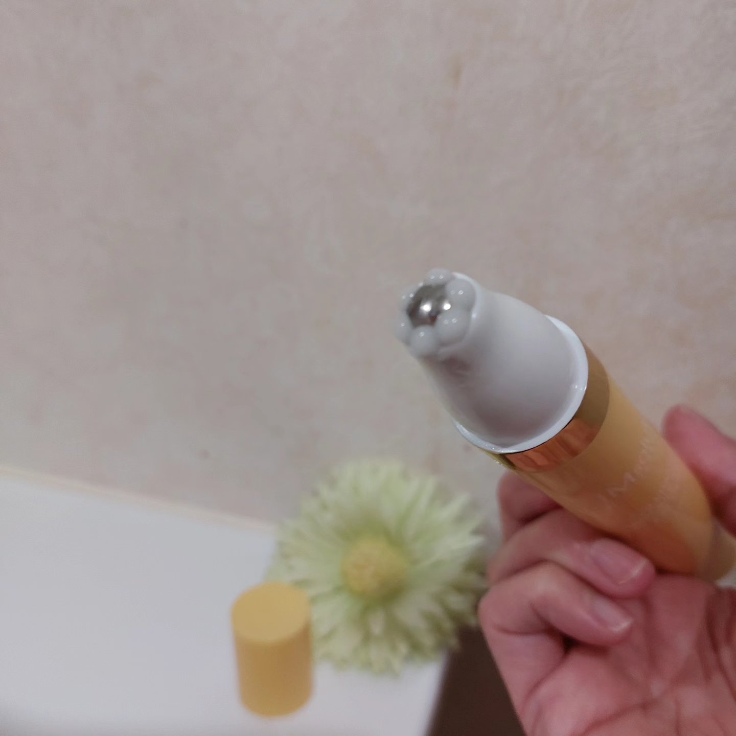 V9ビタミンアンプルロールオンアイクリームクリア/JMsolution/アイケア・アイクリームを使ったクチコミ（3枚目）