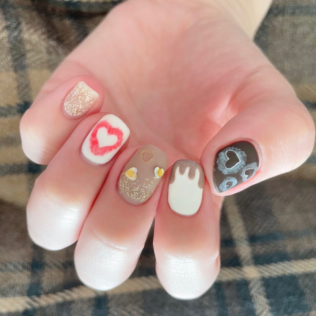 行場 on LIPS 「HappyValentine🍫💗#セルフネイル部#セルフネイル..」(3枚目)