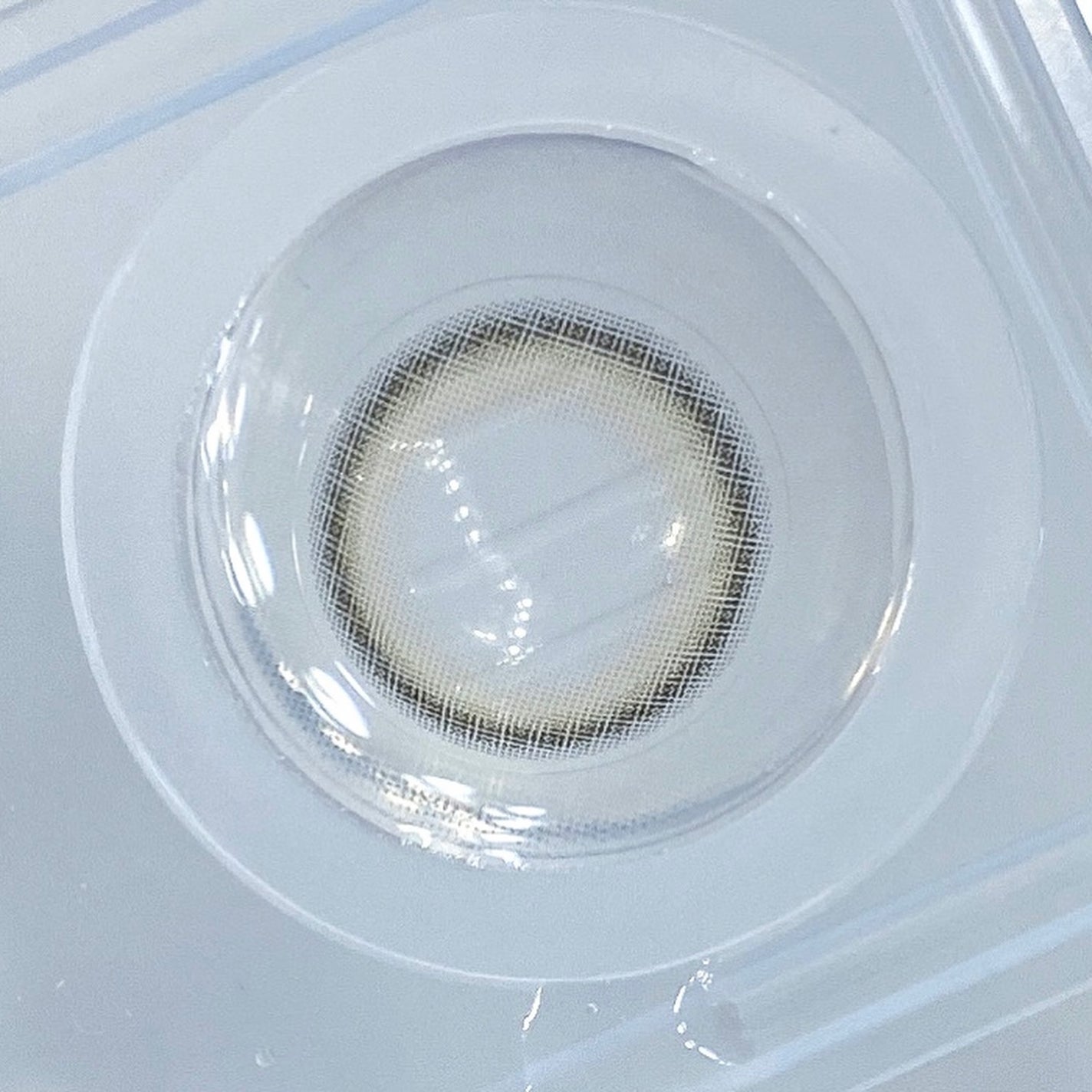 びゃっこまる on LIPS 「ずっと前から使ってるお気に入りの色素薄めカラコン🫧美少女感あふ..」(5枚目)