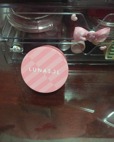 LUNASOL カラーグロウバームのクチコミ「初めてルナソル購入しました。
単色で使いやすいです。
結構薄付きなので、
何度か重ねてます。
.....」（1枚目）