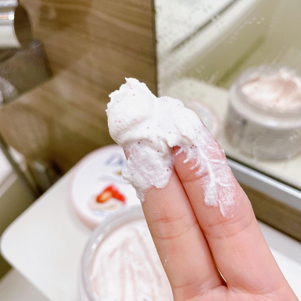 ダヴ ふわとろクリーミースクラブ ザクロ＆シアバター/ダヴ/ボディスクラブを使ったクチコミ（2枚目）