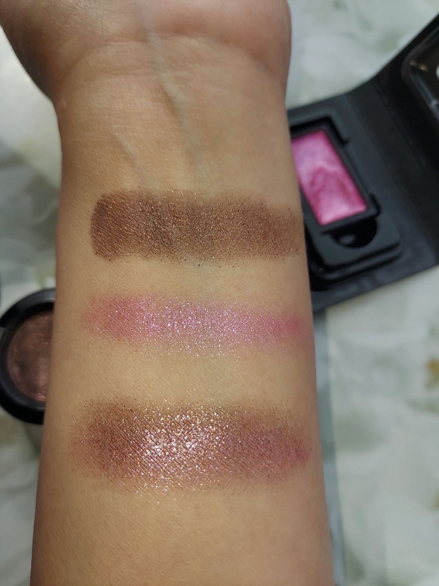 ダズルシャドウ/M・A・C/単色アイシャドウを使ったクチコミ(3枚目)