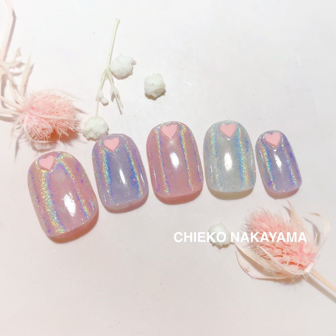 なかやまちえこ on LIPS 「♡♡♡⠀⠀365日ネイル43日め⠀これは普通のユニコーンパウダ..」(1枚目)