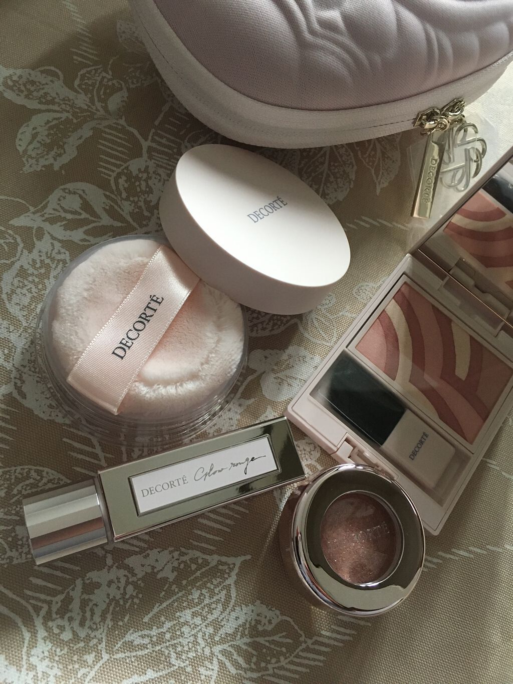 cherry on LIPS 「コスメデコルテ2021クリスマスコフレメイクアップコレクション..」(4枚目)