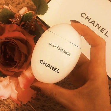 CHANEL ボディ エクセレンス ハンド クリームのクチコミ「お高いのでめちゃくちゃ迷ったけど買ってよかったです😍
誰がかいでもいい匂いって言ってくれて、フ.....」（1枚目）