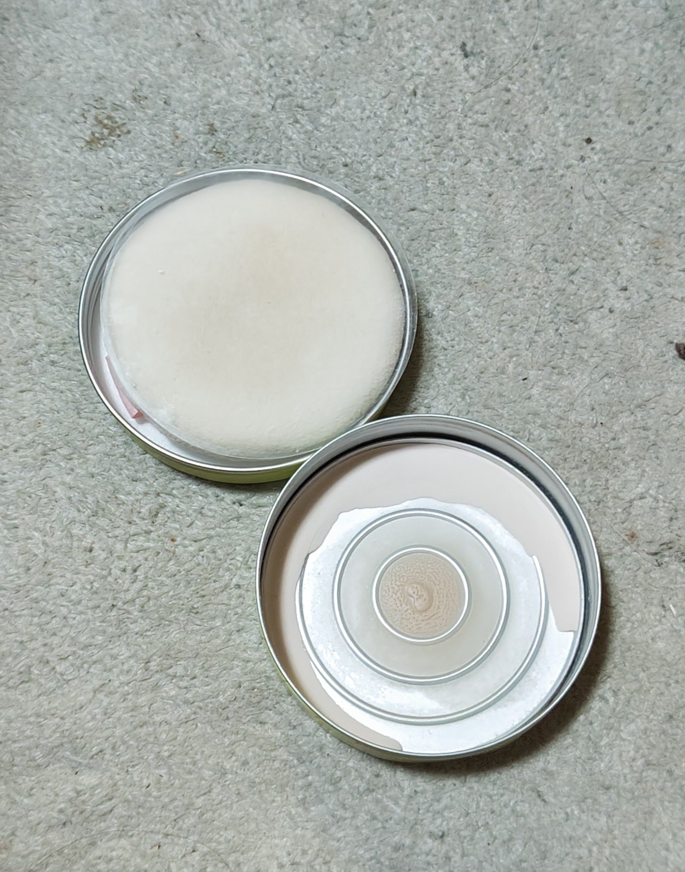 すっぴんパウダーC CICAレモングラスの香り D/クラブ/プレストパウダーを使ったクチコミ（2枚目）