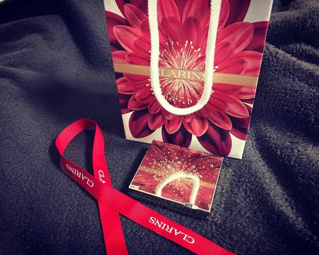 イルミネイティングパウダー/CLARINS/プレストパウダーを使ったクチコミ（1枚目）