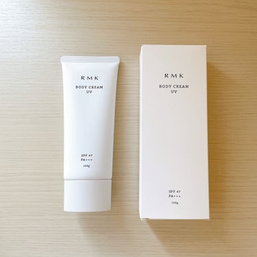 RMK ボディクリームUVのクチコミ「紫外線＆乾燥からお肌を守ってくれる！ほんのり甘い香りのボディクリーム！


大好きなRMKの日.....」（1枚目）