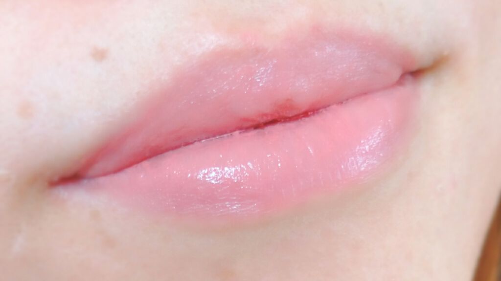 セリア AC シアーカラーリップスティックのクチコミ「
初投稿です🎀

AC シアーカラーリップ 03 アプリコットベージュ

シンプルな見た目✨
.....」（3枚目）