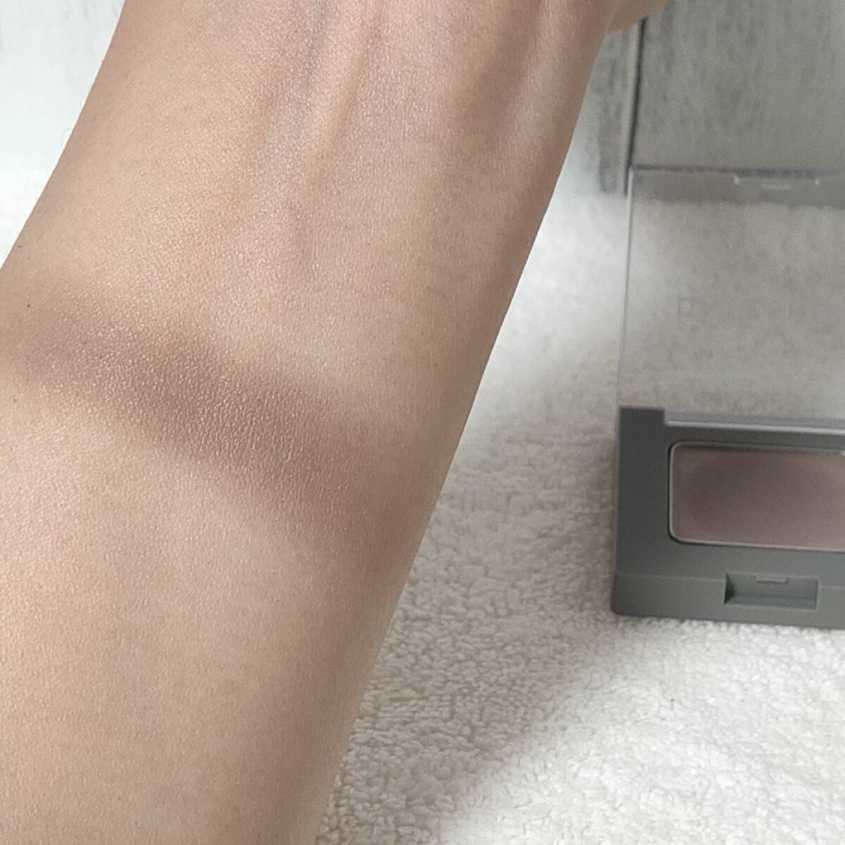 アリュールド シングル アイシャドウ SOUND OF SHADOW 28/DAZZSHOP/単色アイシャドウを使ったクチコミ（2枚目）