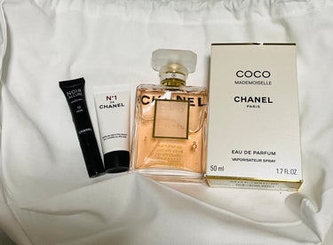 CHANEL ココ マドモアゼル オードゥ パルファム(ヴァポリザター)のクチコミ「CHANELの！ココマドモアゼル買っちゃった！
華やかで上品なフローラルパウダリー
いい香り過.....」（1枚目）