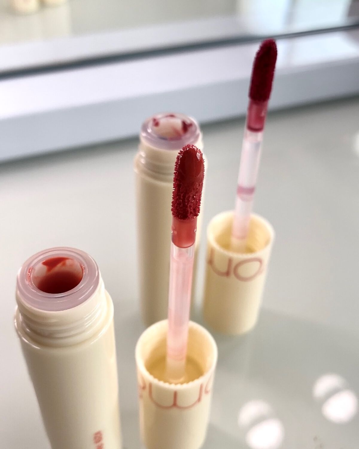 ジューシーラスティングティント/rom&nd/リップティントを使ったクチコミ（3枚目）