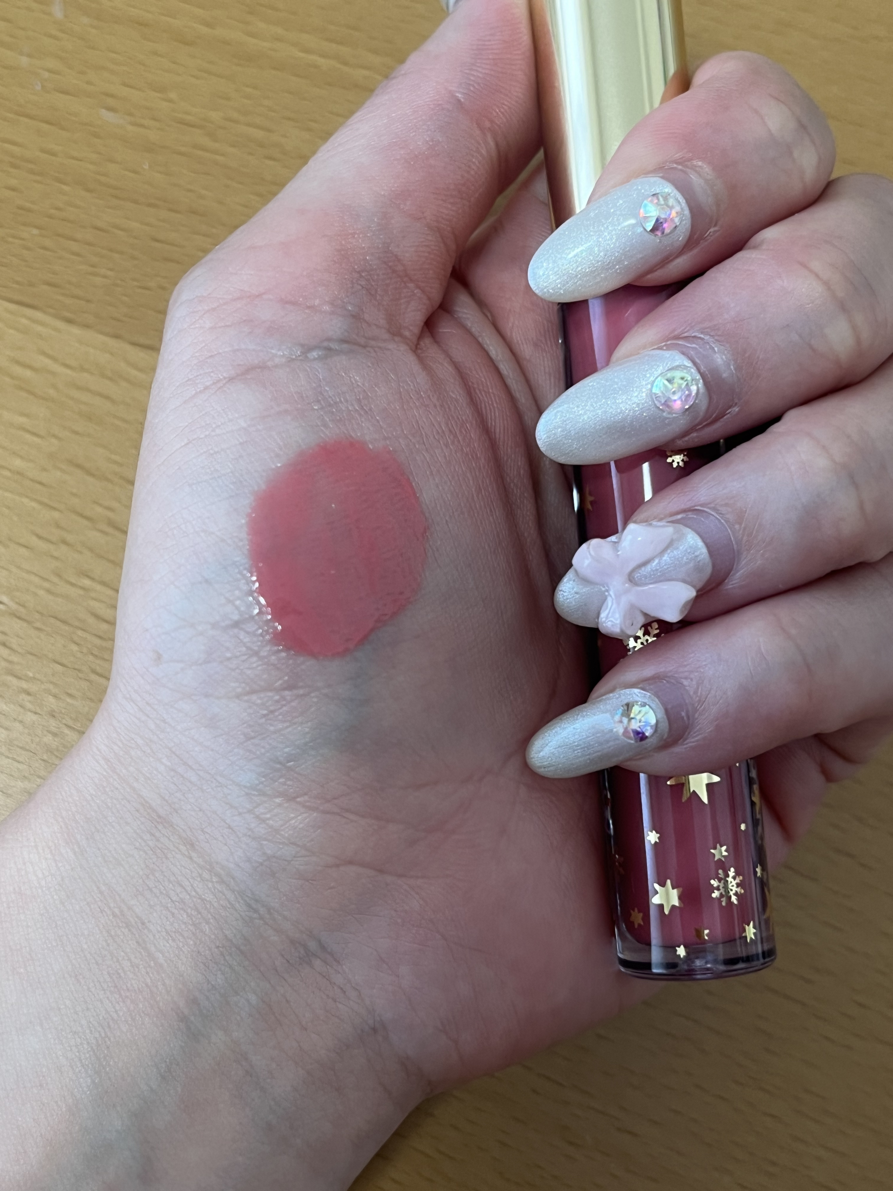 ピュア カラー エンヴィ キッサブル リップ シャイン/ESTEE LAUDER/リップグロスを使ったクチコミ（3枚目）