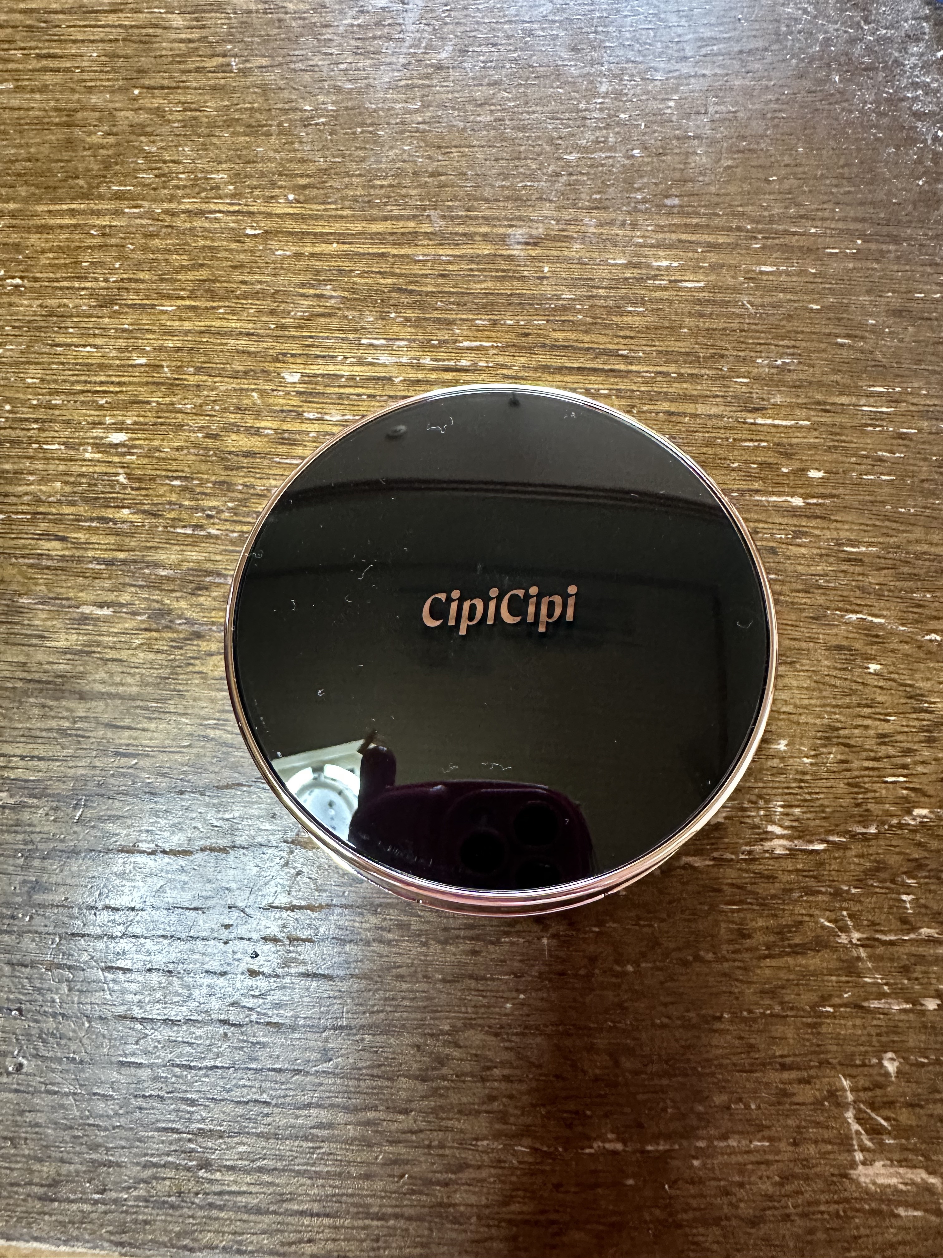 CipiCipi　の　フィットスキンクッション　です♪

お色は
01番　ライトベージュ

セミマットタイプ

素肌美人な仕上がり
肌にぴったり密着で崩れにくい

3種類の美容成分配合でお肌をケア
アルガニアスピノサ核油
セラミドNP
グリ