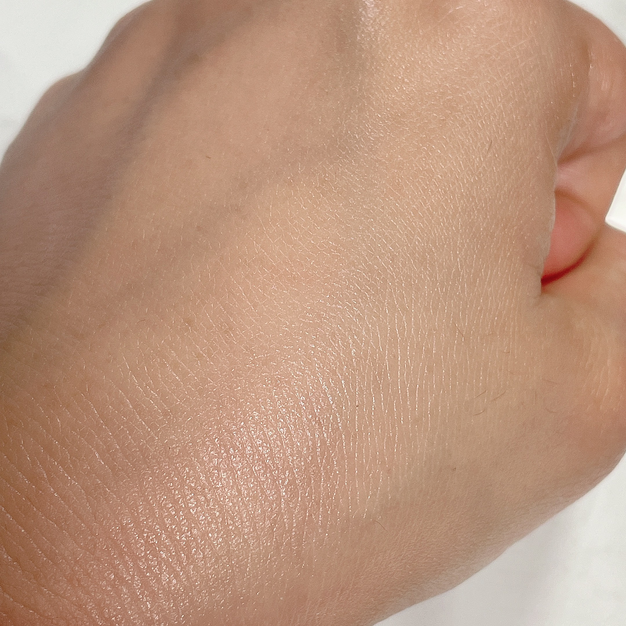 TOM FORD BEAUTY シェイド アンド イルミネイト ソフト ラディアンス プライマーのクチコミ「【立体感】潤うのにベタつきゼロ！万能プライマー【毛穴レス】

今回紹介するのは、TOM FOR.....」（3枚目）