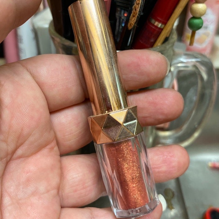 リサ・ラーソン♡クッションファンデマニア on LIPS 「#中華コスメ#ラメグリッター#チップタイプ#蓋ゴールド#最旬ミ..」(1枚目)