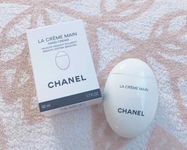 CHANEL  ラ クレーム マン
見た目、可愛すぎる((o(*>ω<*)o))
香りは、ほんのりフローラル♡
周りから良い匂いがする～ｸﾝｸﾝ(￣∞￣)って、言われるよ♬︎♡
手肌と爪を同時にケアして