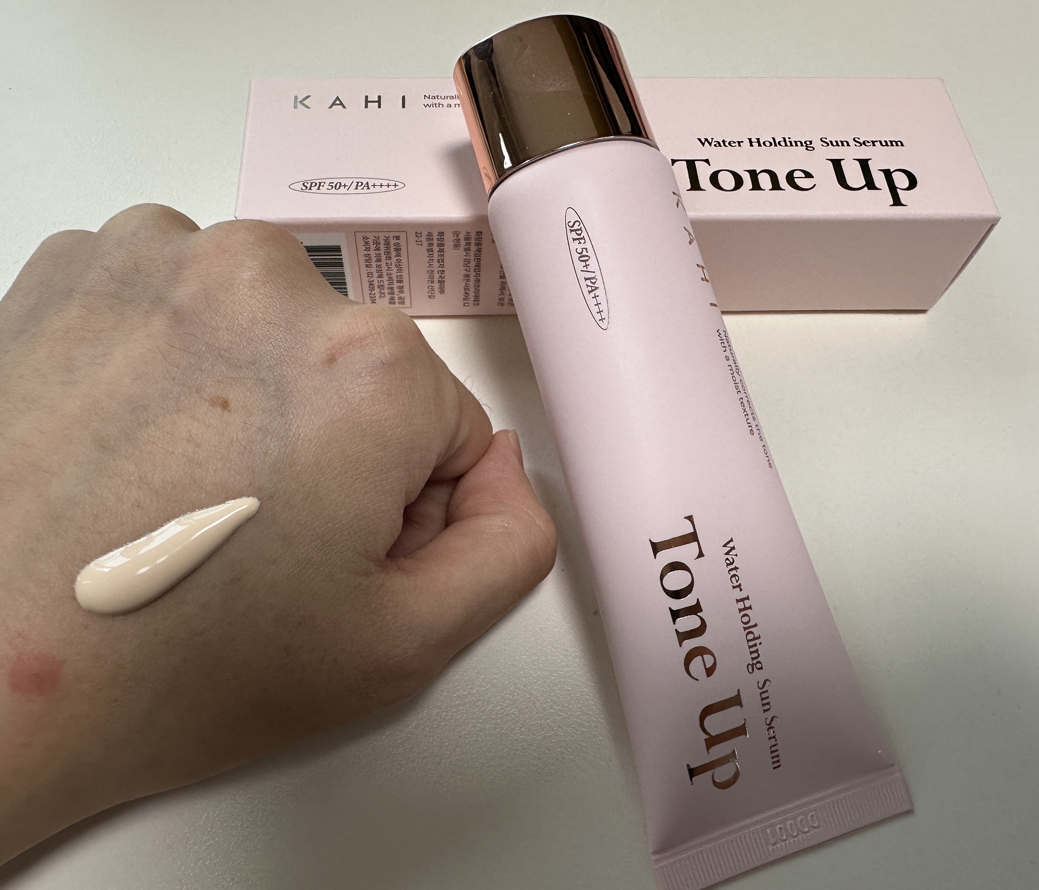 ウォーターホールディングトーンアップサンセラム/KAHI/日焼け止めローションを使ったクチコミ（2枚目）