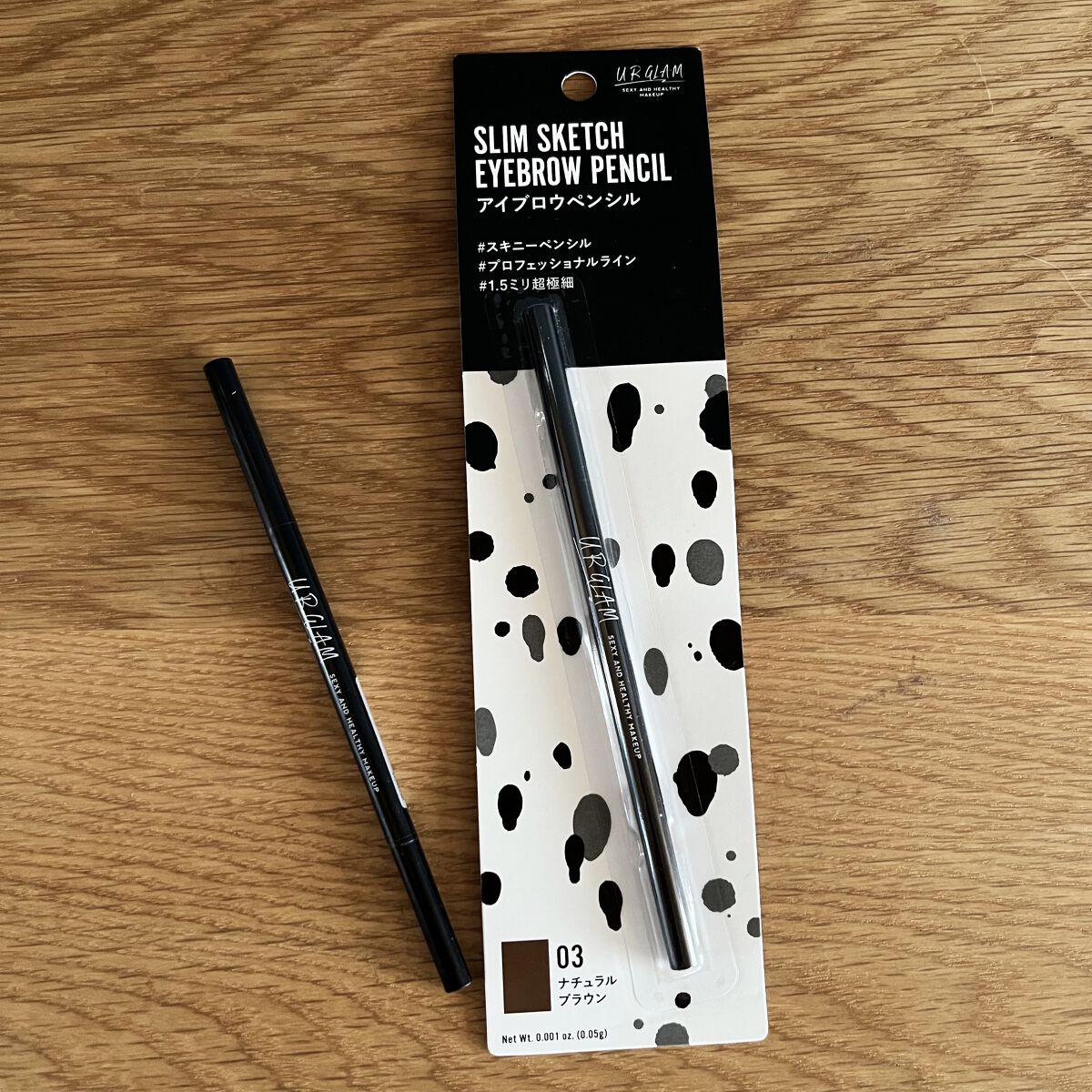 U R GLAMのスリムスケッチアイブロウペンシル🌟

とっても良かったのでリピ買いしました😃

①細くて書きやすい
②濃くて発色良し
③ブラシ付きだからこれ1本で済む

税抜100円でこのクオリティ💯
色の種類が豊富だし、
どこでも