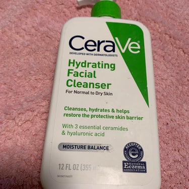セラヴィ　ハイドレーティングクレンザー

私は朝用の洗顔に使います。

手が濡れてても使えるし肌も突っ張りません。

もうひと種類(ブルー　脂性肌)ありますが乾燥肌、普通肌にはこれだと思います。

おす