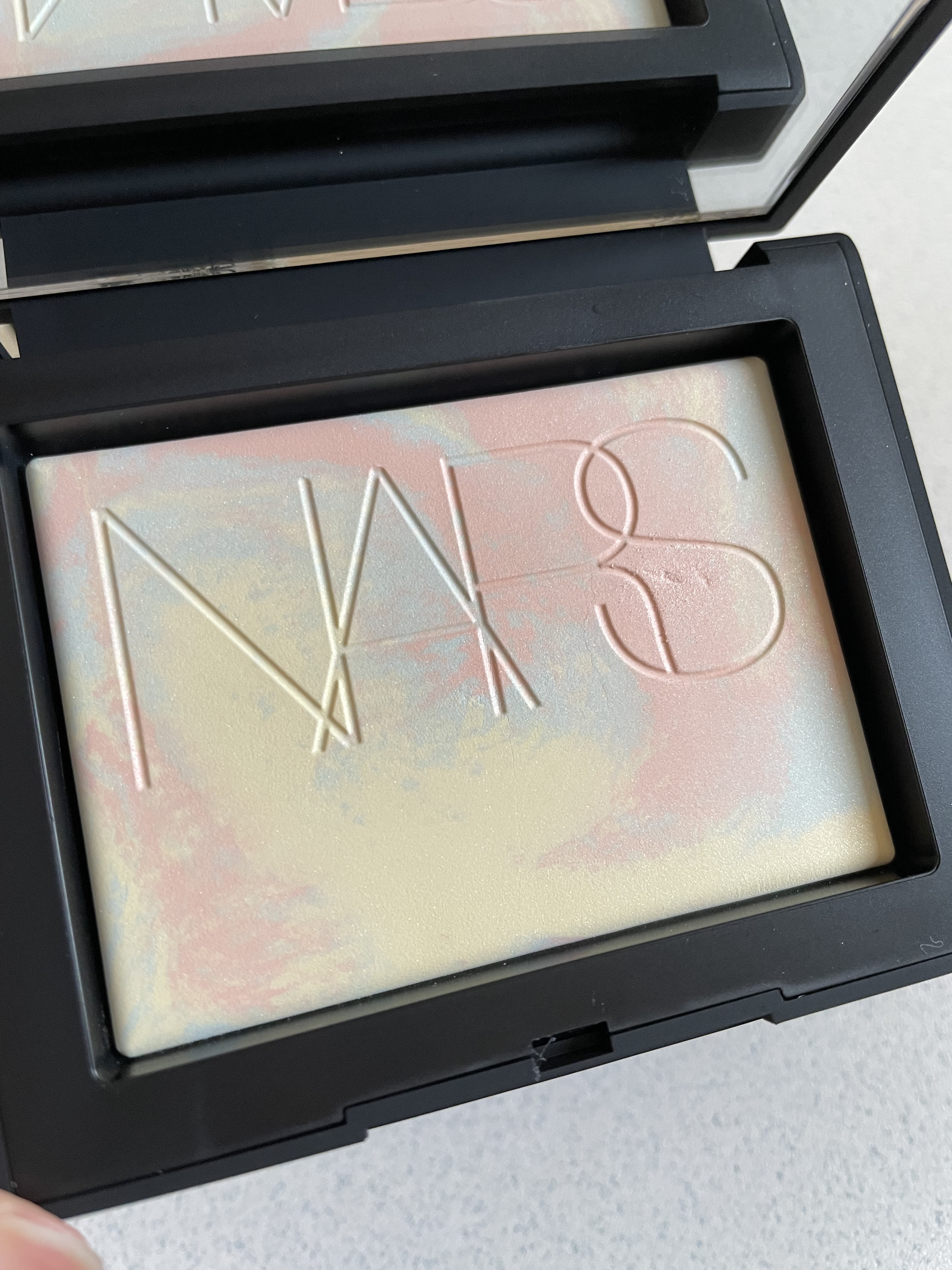 ライトリフレクティング プリズマティックパウダー/NARS/プレストパウダーを使ったクチコミ（2枚目）