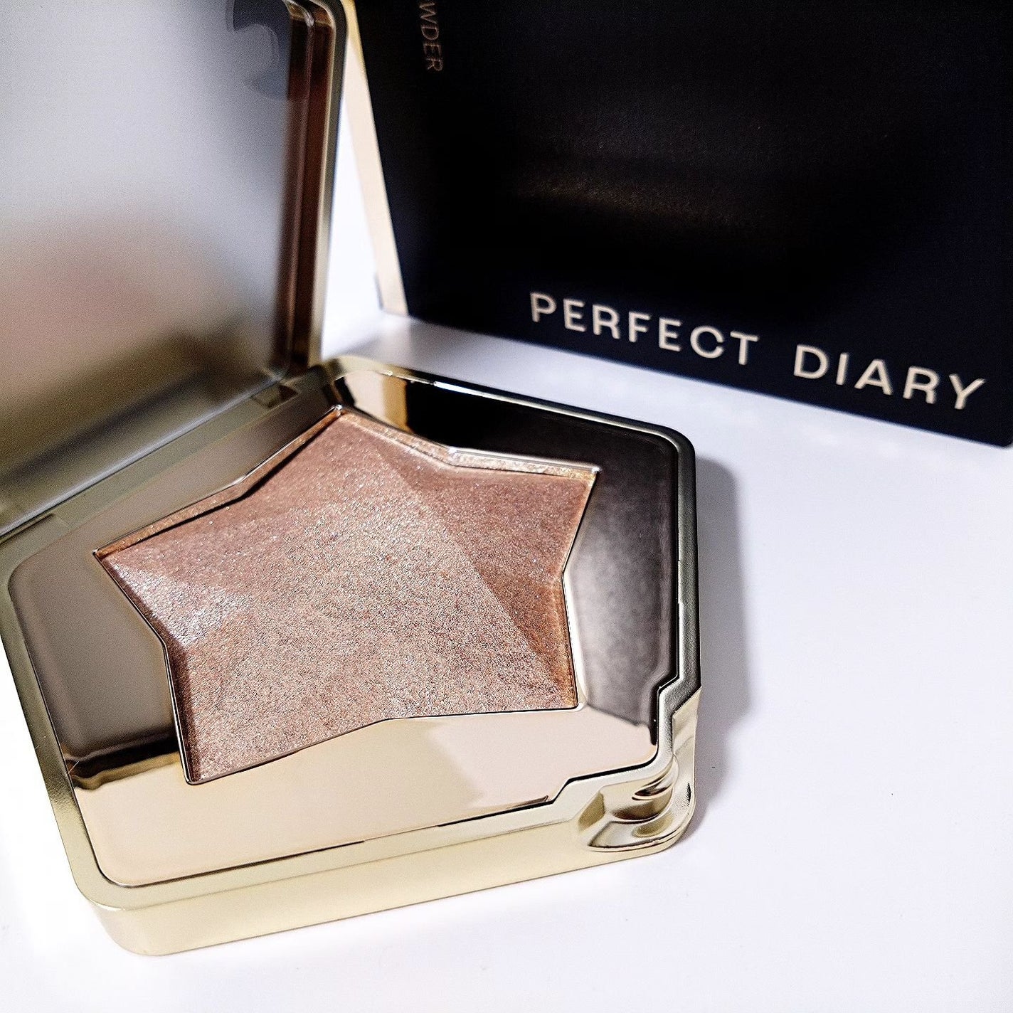 スターダストダイヤモンドハイライトパウダー/PERFECT DIARY/パウダーハイライトを使ったクチコミ(1枚目)