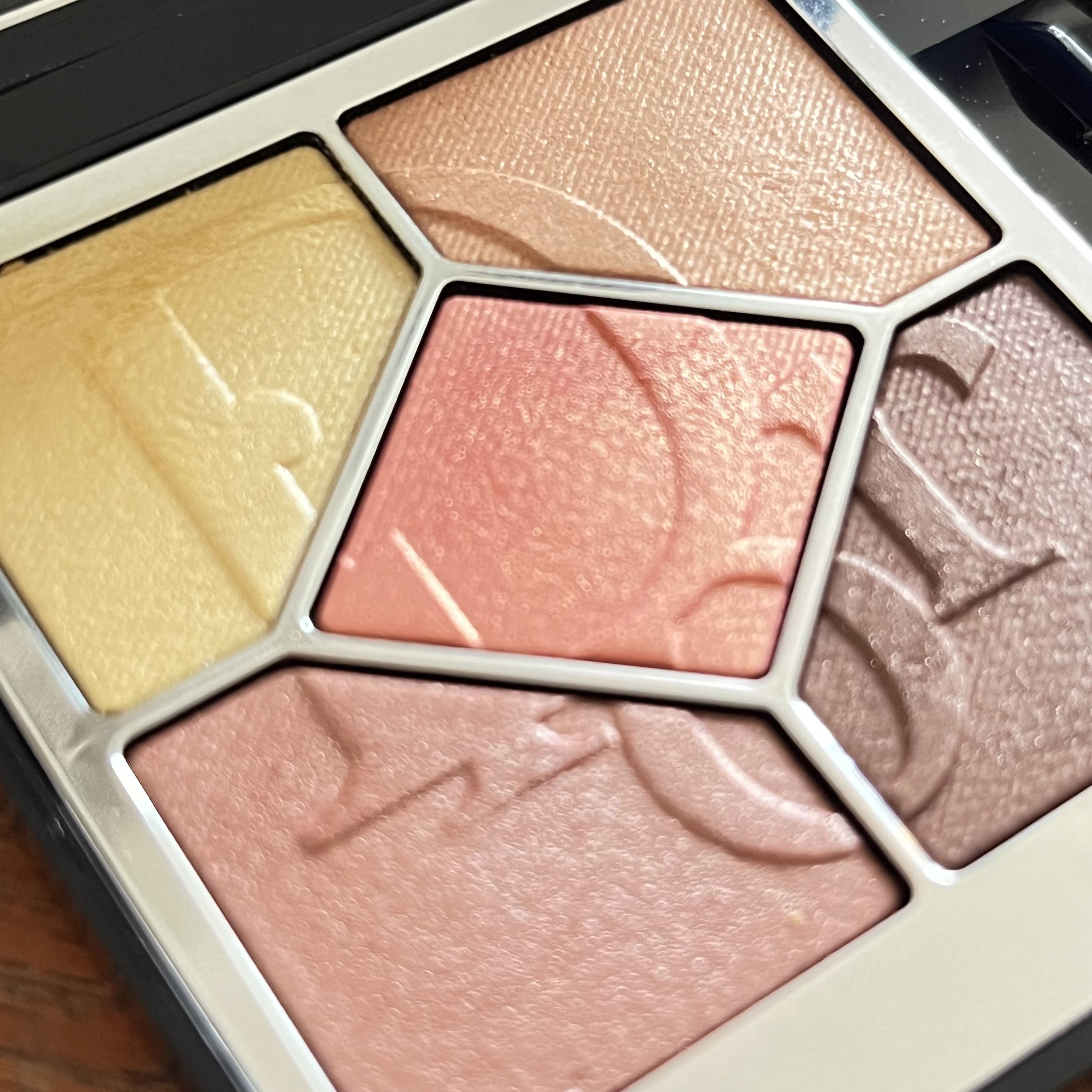 ディオールショウ サンク クルール 333 コーラル フレーム/Dior/アイシャドウを使ったクチコミ（2枚目）