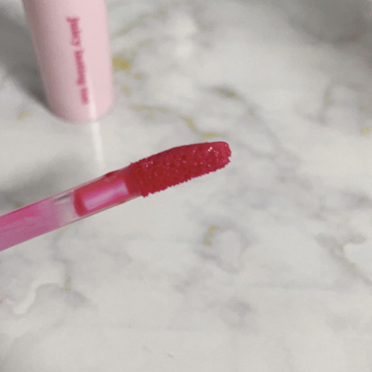 ジューシーラスティングティント/rom&nd/リップティントを使ったクチコミ（2枚目）