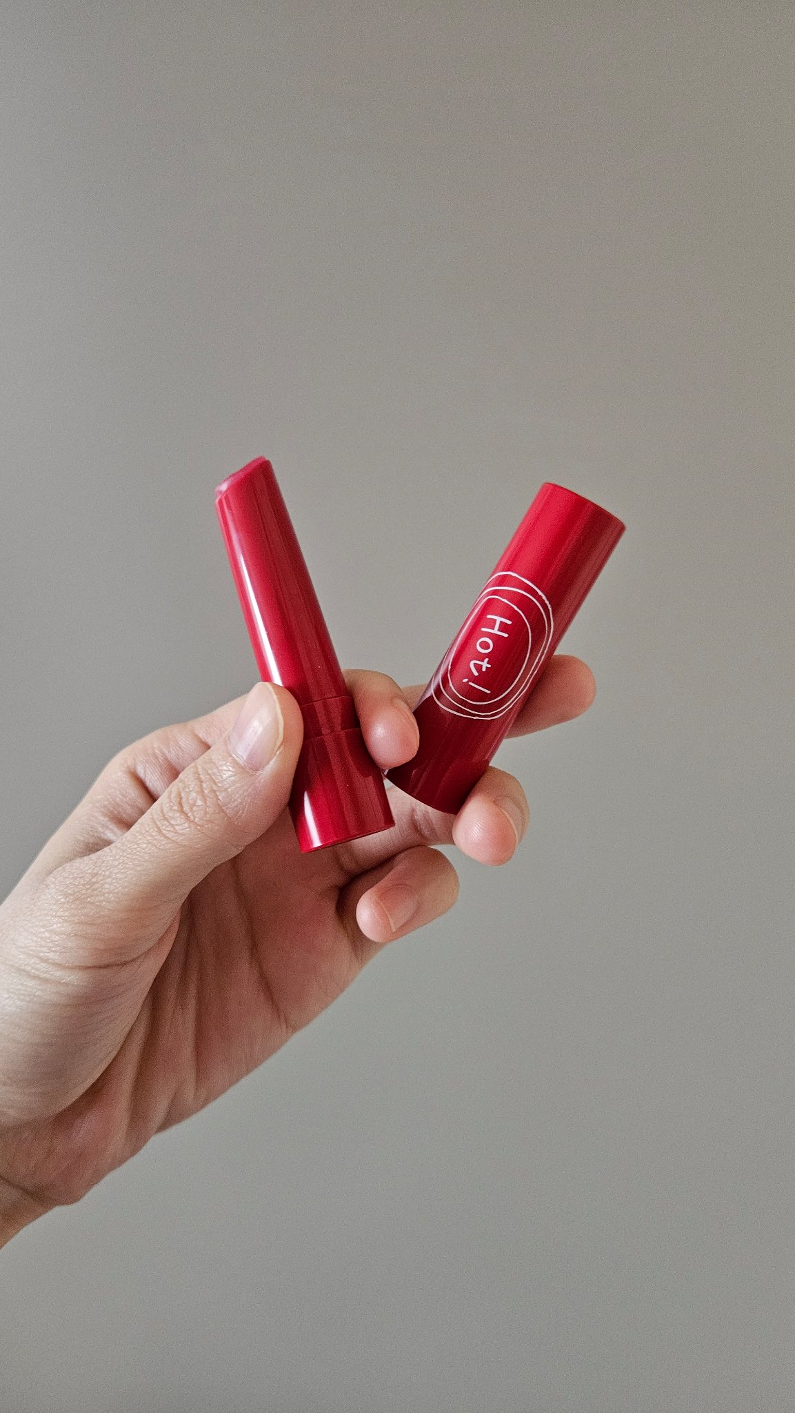 【使った商品】
ettusais
リップエッセンス
【色味】
ほぼ無し
【質感】
◎
【保湿】
◎
【良いところ】
縦じわが消えます。
綺麗なふっくら唇になりますが、少しヒリヒリします。
少し落ちやすくなりますが、
口紅の下地に使うのが好き