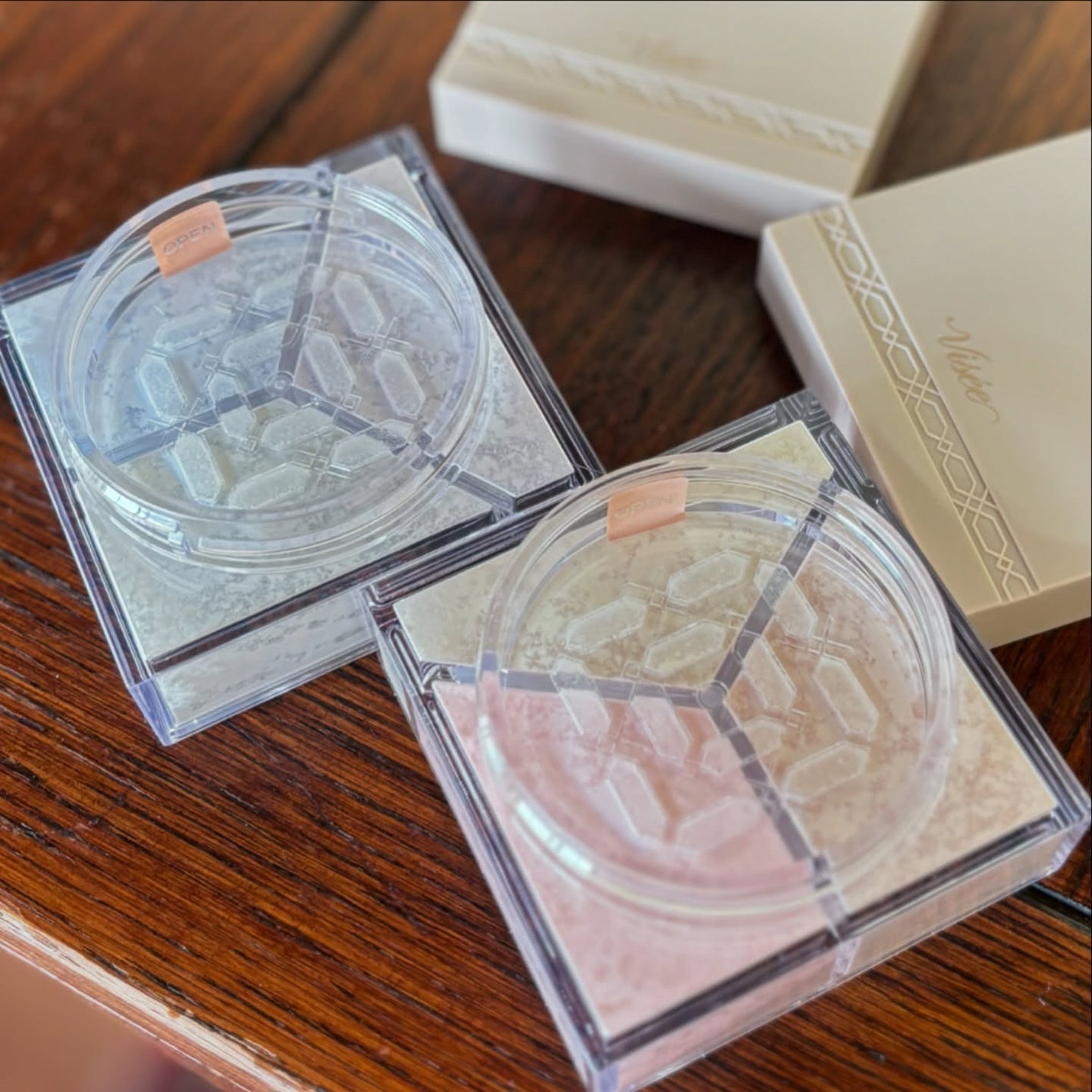 トリニタス グロウ パウダー/Visée/ルースパウダーを使ったクチコミ(4枚目)