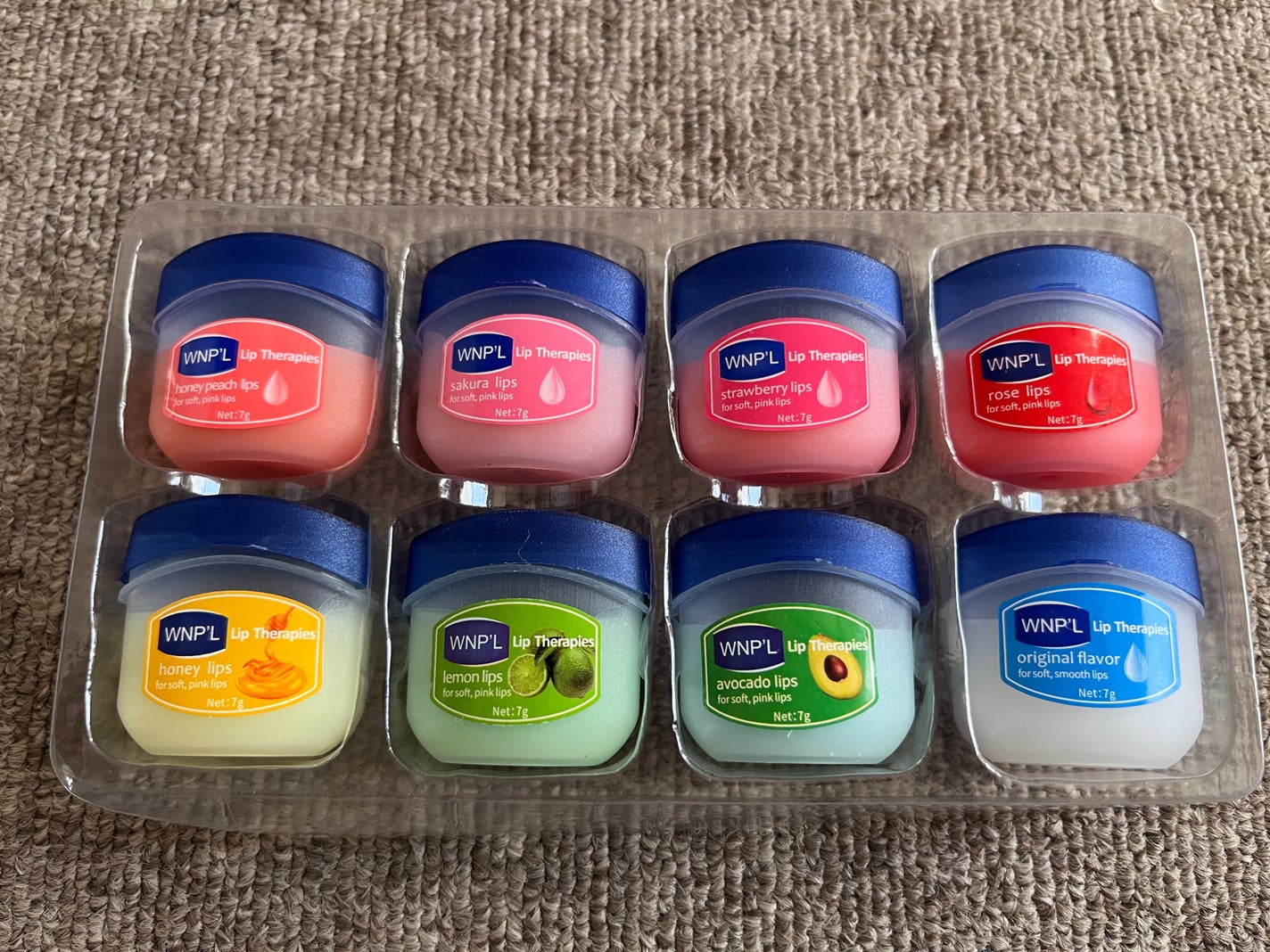 はる on LIPS 「冬に唇がカサカサになる人に絶対おすすめ!保湿力やばい!めっちゃ..」(1枚目)