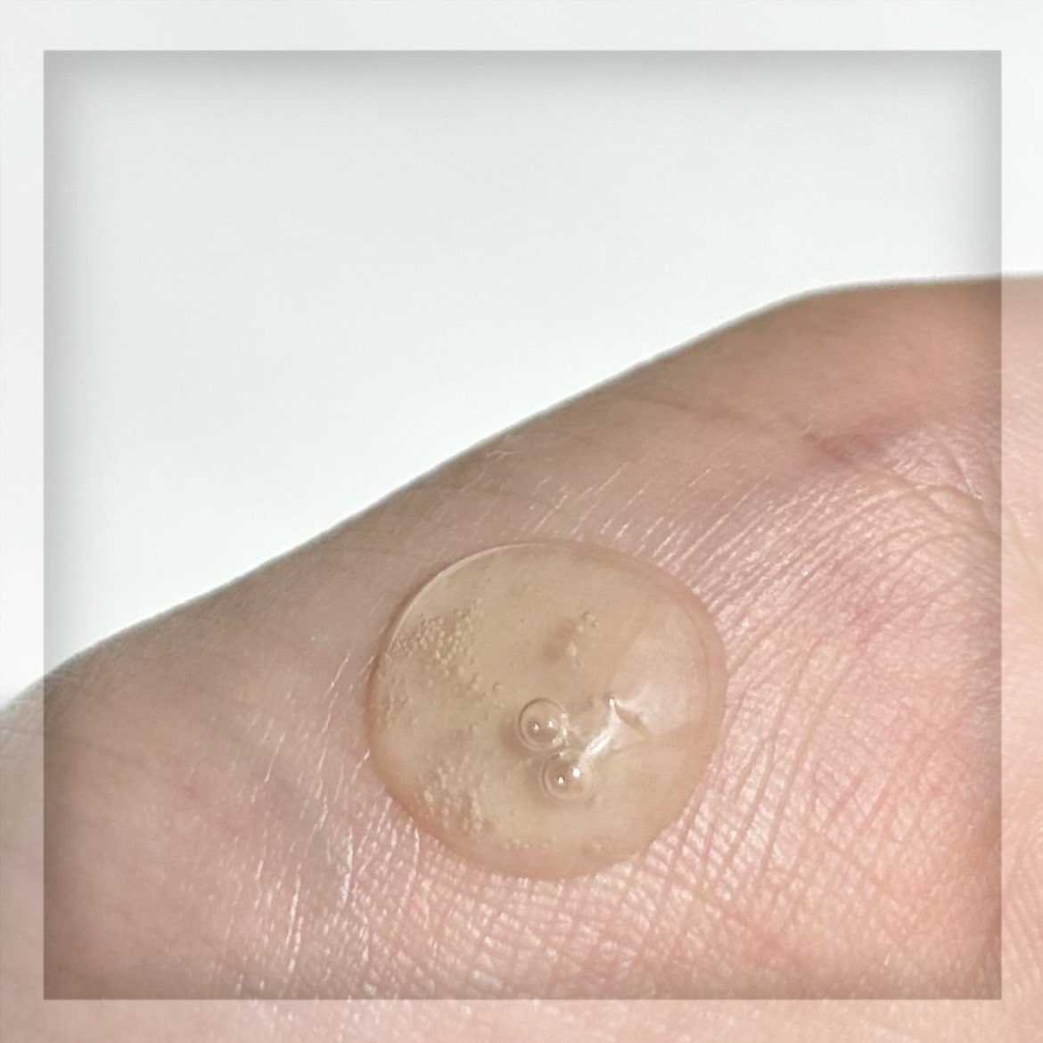 エンドポアベジチノールタイト二ングセラム/make prem/美容液を使ったクチコミ（2枚目）